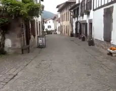 Rural «Descubre el encanto del Albergue Gîte Zazpiak-Bat en el Camino de Santiago: Reserva ahora para una experiencia única de turismo rural para peregrinos