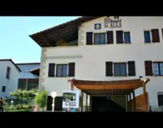 Descubre el Albergue Hostel Acá y Allá Urdániz en el Camino de Santiago: ¡Reserva tu litera por solo 20€ todo el año!