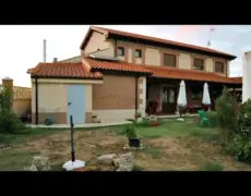Descubre el Albergue Boadilla del Camino: tu hogar en el Camino de Santiago para peregrinos y turistas