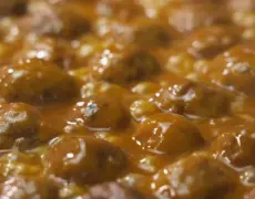 Albóndigas en salsa: una deliciosa opción gastronómica para peregrinos del Camino de Santiago