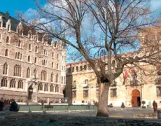 Descubre la Casa de Botines en León: Un destino imperdible en el Camino de Santiago para los peregrinos y amantes del turismo