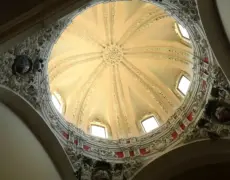 Descubriendo la Catedral de Santa María en Huesca: un tesoro en el Camino de Santiago para los peregrinos y turistas