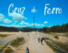 La Cruz de Ferro: un símbolo de liberación en el Camino de Santiago para los peregrinos turistas