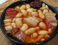 Fabada asturiana: un plato imprescindible para los peregrinos del Camino de Santiago en su ruta de turismo gastronómico