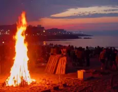 Fiesta de San Juan en La Coruña: Una tradición llena de música, hogueras y fiestas en Galicia, cerca del Camino de Santiago y del peregrino. ¡Descubre el turismo en esta mágica noche!