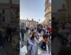 Descubre las coloridas Fiestas de la Peregrina en Pontevedra, una celebración llena de tradición y turismo en el Camino de Santiago