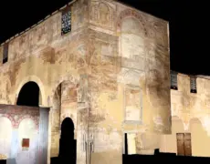 Descubre la majestuosa Parroquia de San Julián de los Prados: una joya del Camino de Santiago en Oviedo para peregrinos y turistas