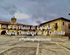 Descubre la Plaza de España en Santo Domingo de la Calzada: un imperdible en el Camino de Santiago para peregrinos y turistas