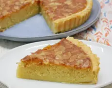 Tarta de almendra: un dulce imprescindible para los peregrinos del Camino de Santiago