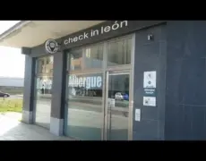 Albergue Hostel Pereiro Melide: La mejor opción para el peregrino del Camino de Santiago | Reserva online y disfruta de un cómodo descanso por 11€-12€ la litera y 45€-60€ la habitación todo el año
